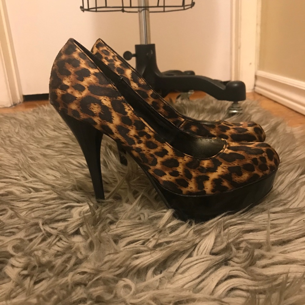 Bamboo Leopard Platform Heel - Picture 2 of 3